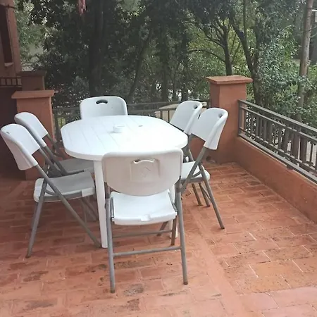 Casa , * Albanya